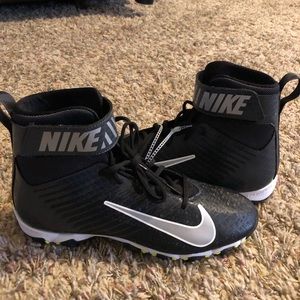 NWOT NIKE STRIKE MENS HIGH TOP FOOTBALL CLEATS